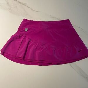 Nike Women's Skirt in Vibrant Pink